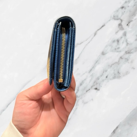 Louis Vuitton Authentic Blue Epi Leather Porte Tresor Wallet with Dustbag - Picture 4 of 16